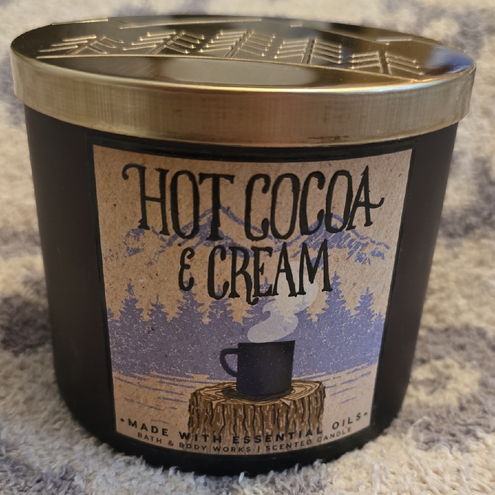 Bath & Body Works Hot Cocoa & Cream 3 Wick Candle - New
